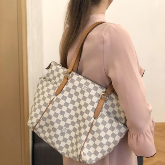 Louis Vuitton Handbags - AUTHENTIC LOUIS VUITTON Damier Totally PM